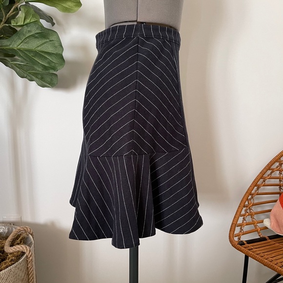 Banana Republic Flounce Hem Skirt - Picture 4 of 10